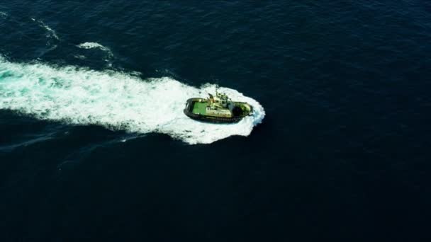 Barco a motor Vaucluse no Oceano Pacífico — Vídeo de Stock