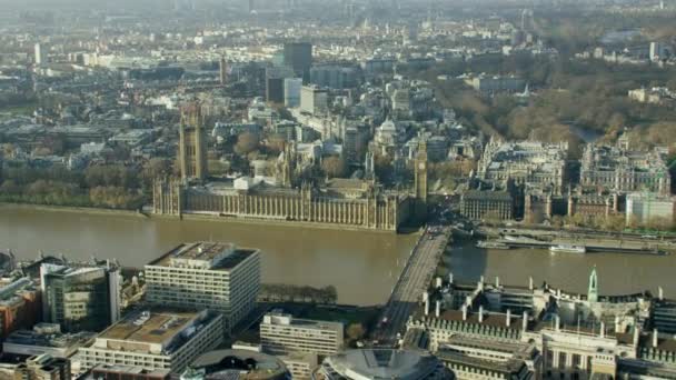 Big Ben y las Casas del Parlamento en Londres — Vídeo de stock