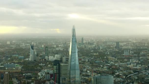 Úlomek věže a londýnské panoráma — Stock video
