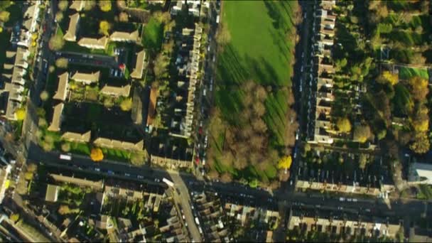 Viviendas suburbanas en Londres — Vídeos de Stock