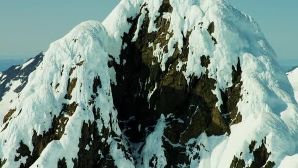 Picos de montaña cubiertos de nieve, Alaska — Vídeos de Stock