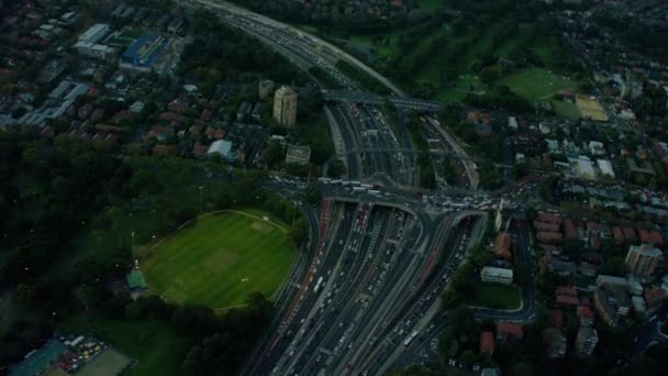 Binalar ve otoyol kavşağı, Sydney — Stok video