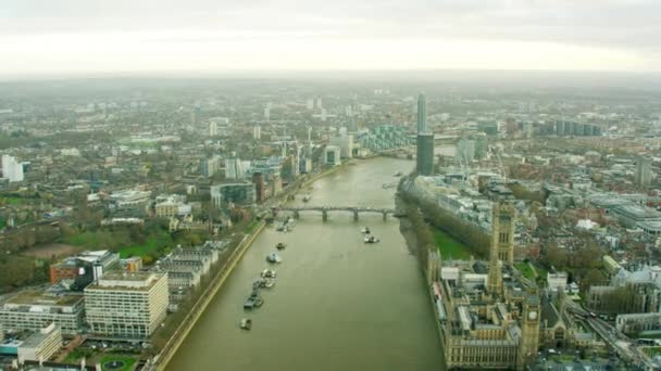 Rio Tamisa em Londres, Reino Unido — Vídeo de Stock