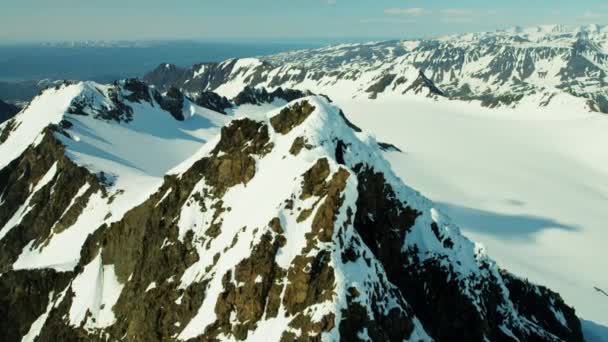 Τραχιά βουνά παγετώνων στην Αλάσκα — Αρχείο Βίντεο