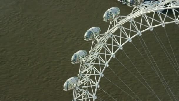 Passagier peulen op de London Eye — Stockvideo