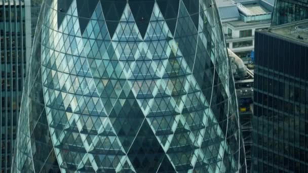 El edificio Gherkin en Londres, Inglaterra — Vídeo de stock