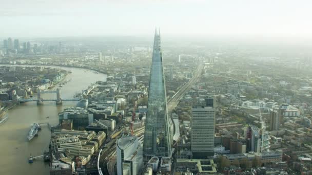 Tamise et gratte-ciel Shard à Londres — Video