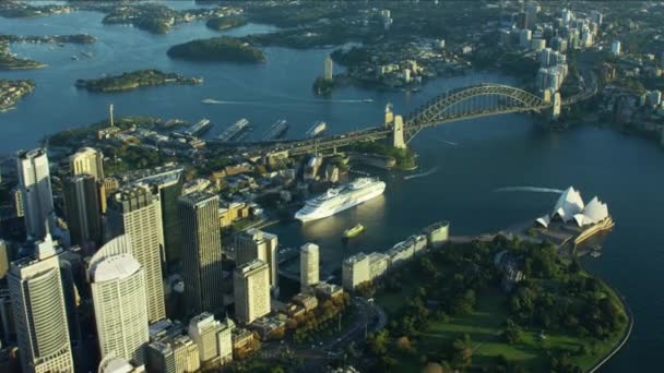 Sydney Harbor Bridge and Opera House — Stock Video