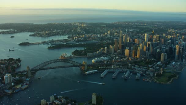 Sydney Harbour Bridge en stad gebouwen — Stockvideo