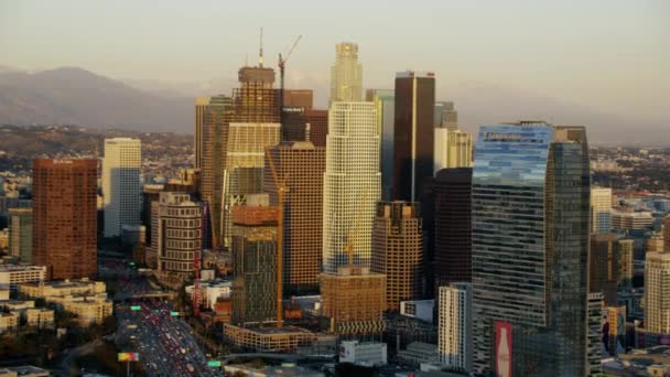 Atardecer sobre el Distrito Financiero de Los Ángeles — Vídeos de Stock