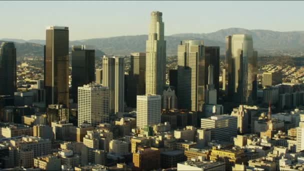 Vista del paisaje urbano de Los Ángeles al atardecer — Vídeo de stock