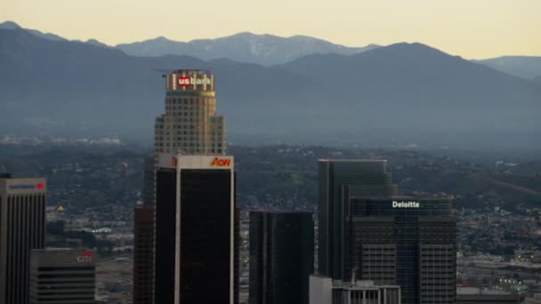 Bank minket a Los Angeles-i felhőkarcoló — Stock videók