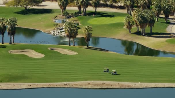 Вид с воздуха на поле для гольфа Palm Springs USA — стоковое видео