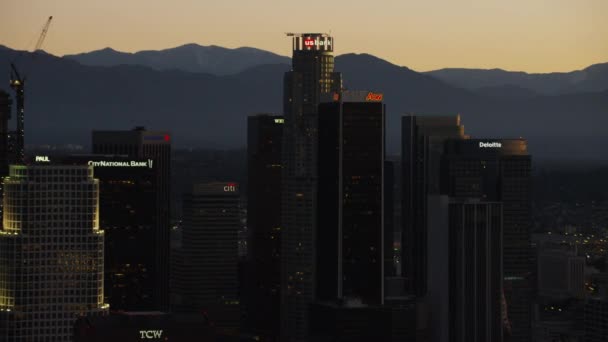 로스 앤젤레스의 조명된 마천루 — 비디오