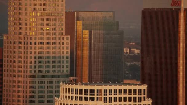 Ons Bank gebouw bij zonsondergang — Stockvideo