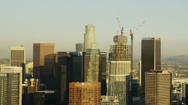 Wolkenkratzer in der Innenstadt von Los Angeles — Stockvideo