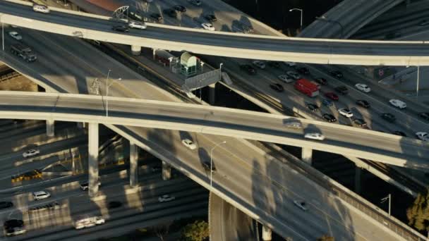 Snelwegen met verkeer in Los Angeles — Stockvideo