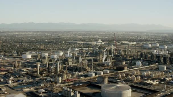 Refinaria de petróleo em Los Angeles — Vídeo de Stock