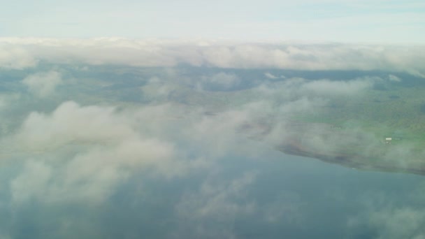 Lake Berryessa, Kaliforniya üzerinde bulutlar — Stok video