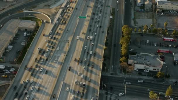 Autobahnen mit Verkehr in Los Angeles — Stockvideo