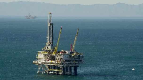 Oil drilling platform offshore — Stock Video