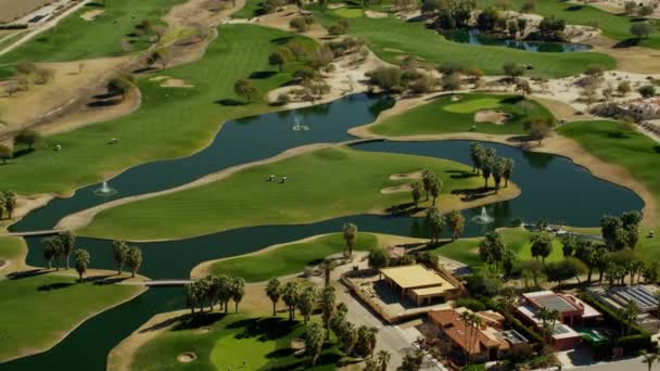 Campos de golfe de luxo em Palm Springs — Vídeo de Stock