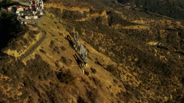 Знак Голливуда над Лос-Анджелесом — стоковое видео