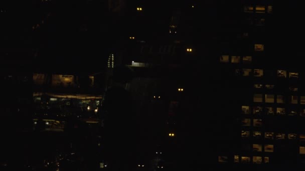Vista nocturna de rascacielos en el centro de Los Ángeles — Vídeos de Stock