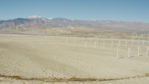 Windturbines in Palm Springs, Californië — Stockvideo