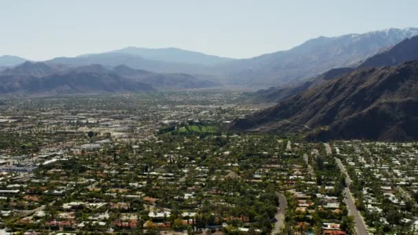 Oázis a város a Palm Springs, Amerikai Egyesült Államok — Stock videók