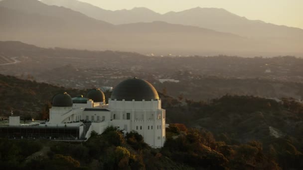 Обсерватория Гриффит, Лос-Анджелес на рассвете — стоковое видео