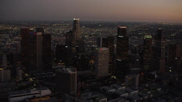 在洛杉矶市中心的照明的建筑 — 图库视频影像