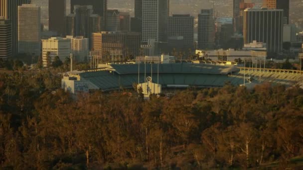 Los Angeles Dodgers Stadium vid soluppgången — Stockvideo