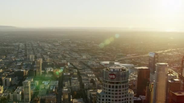 Edificio US Bank al atardecer — Vídeos de Stock