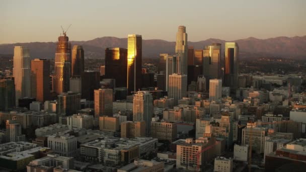 Coucher de soleil sur le quartier financier de Los Angeles — Video