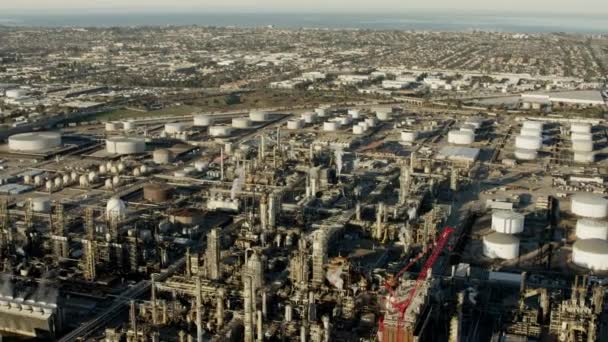 Нефтеперерабатывающий завод в Лос-Анджелесе — стоковое видео