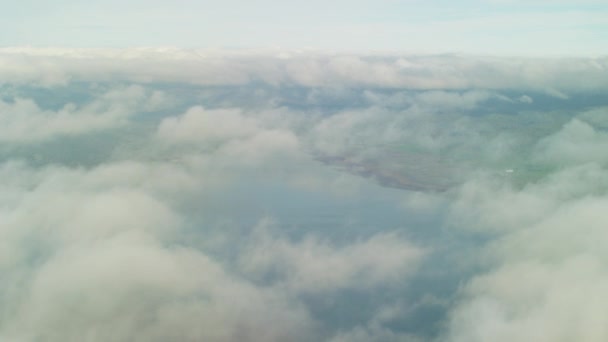 Nuages au-dessus du lac Berryessa, Californie — Video