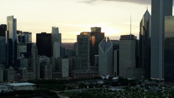 Solnedgång över Millennium Park i Chicago — Stockvideo
