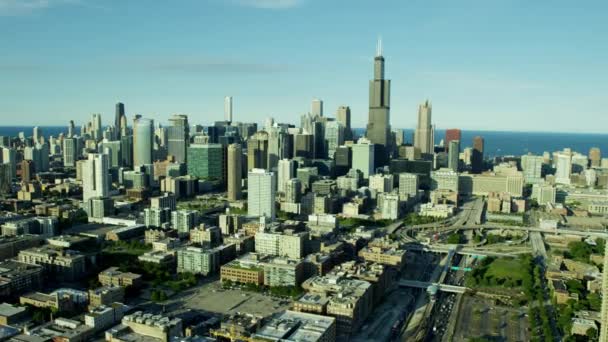Urbana motorvägar och stadens byggnader av Chicago — Stockvideo