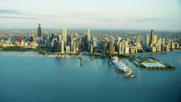 Chicago Waterfront ve şehir binaları — Stok video