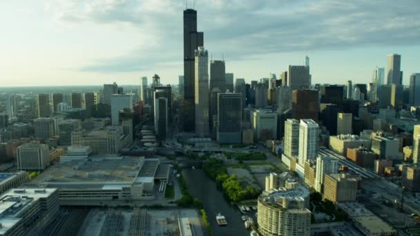 Chicago city byggnader och vattenvägar — Stockvideo