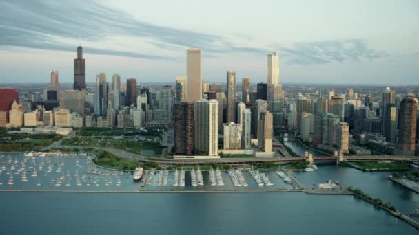 Boote auf dem Michigansee in Chicago — Stockvideo