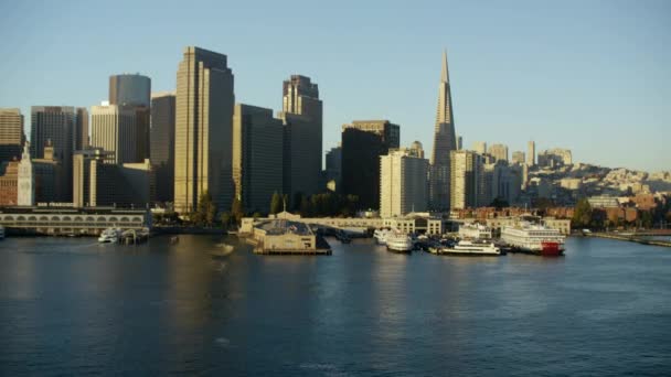 Hafen von San Francisco und Skyline — Stockvideo
