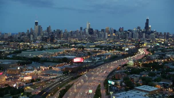 Tráfico de autopistas ocupado de Chicago — Vídeo de stock