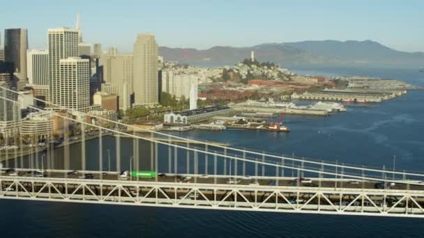 Oakland Bay Bridge of San Francisco felhőkarcoló — Stock videók