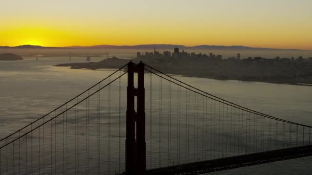 ゴールデン ゲート ブリッジ、サンフランシスコのサンライズ ビュー — ストック動画