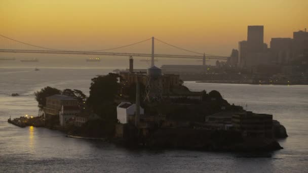 Vista del amanecer de la isla de La Roca Alcatraz — Vídeos de Stock