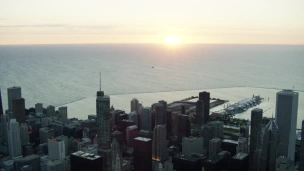 Navy Pier och Lake Michigan i Chicago — Stockvideo