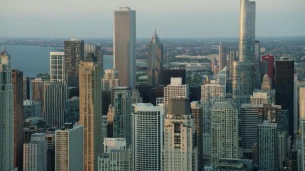 Prédios de arranha-céus no centro de Chicago — Vídeo de Stock