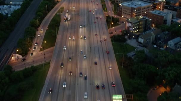 Πολυσύχναστο αυτοκινητόδρομο κυκλοφορίας στο Σικάγο — Αρχείο Βίντεο